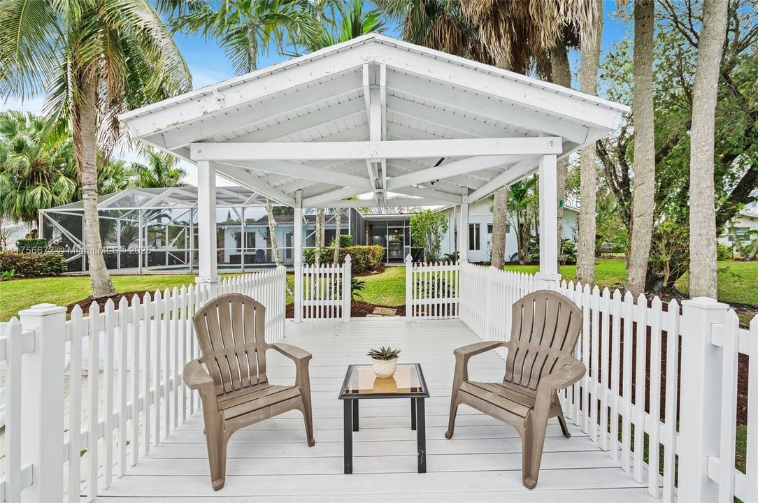 Vendido Recientemente: $1,575,000 (5 camas, 3 baños, 2509 Pies cuadrados)