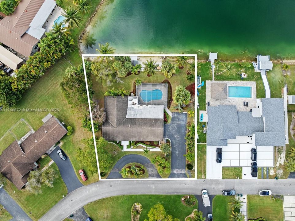 Vendido Recientemente: $1,575,000 (5 camas, 3 baños, 2509 Pies cuadrados)