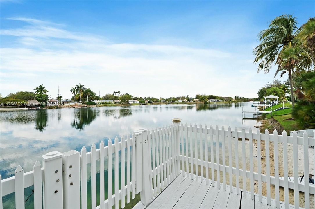 Vendido Recientemente: $1,575,000 (5 camas, 3 baños, 2509 Pies cuadrados)