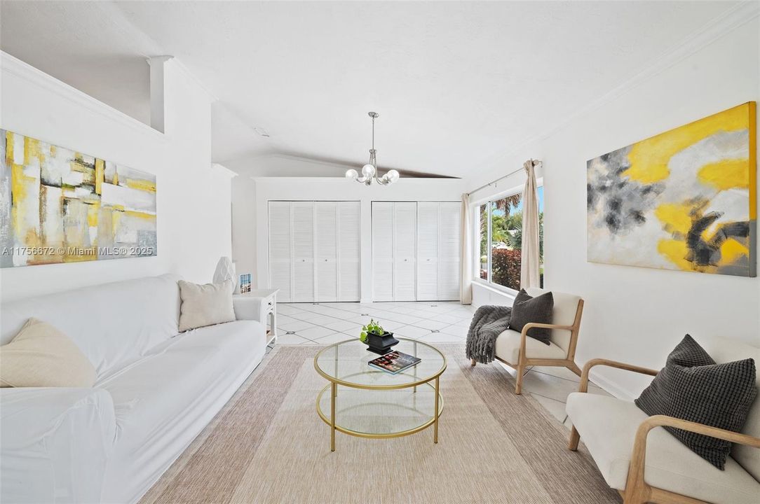 Vendido Recientemente: $1,575,000 (5 camas, 3 baños, 2509 Pies cuadrados)