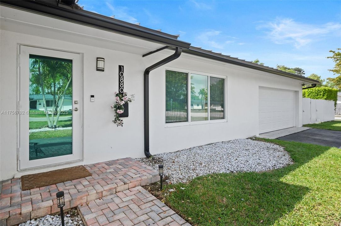 最近售出: $1,199,000 (4 贝兹, 3 浴室, 2054 平方英尺)