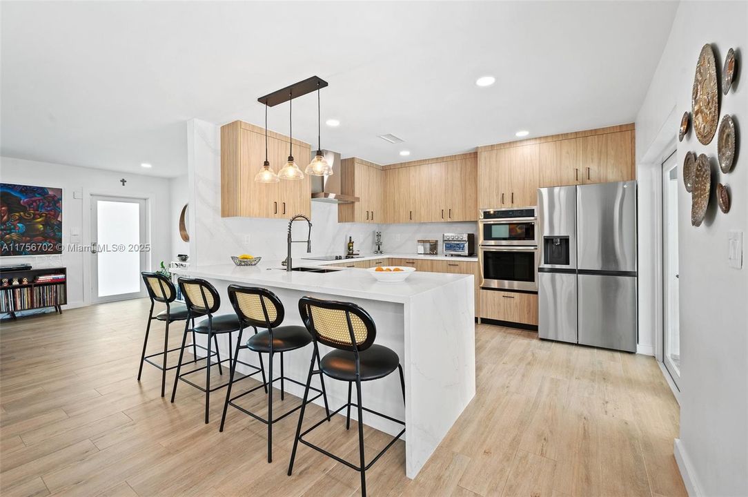 最近售出: $1,199,000 (4 贝兹, 3 浴室, 2054 平方英尺)