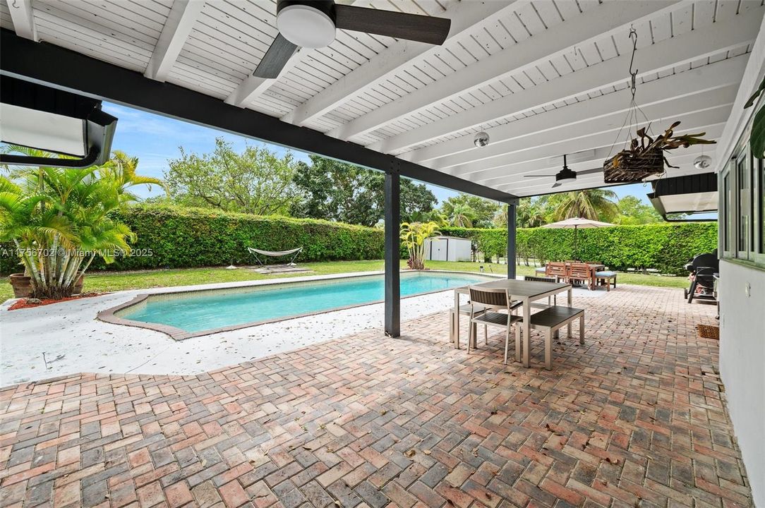 最近售出: $1,199,000 (4 贝兹, 3 浴室, 2054 平方英尺)