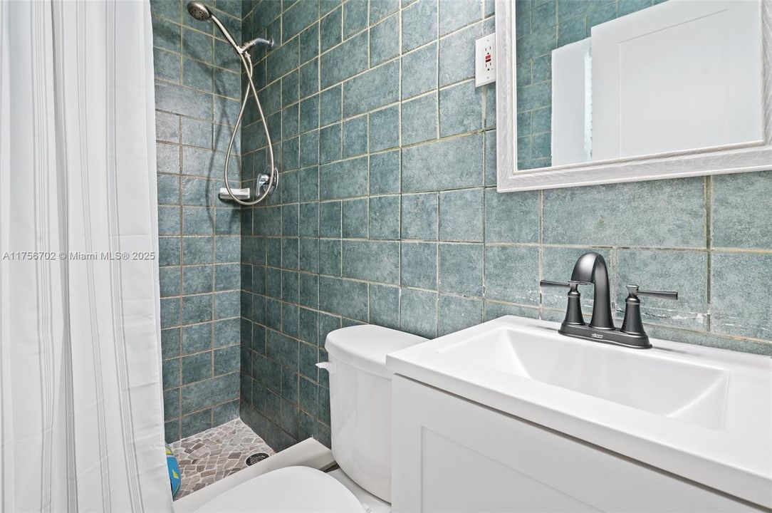 最近售出: $1,199,000 (4 贝兹, 3 浴室, 2054 平方英尺)