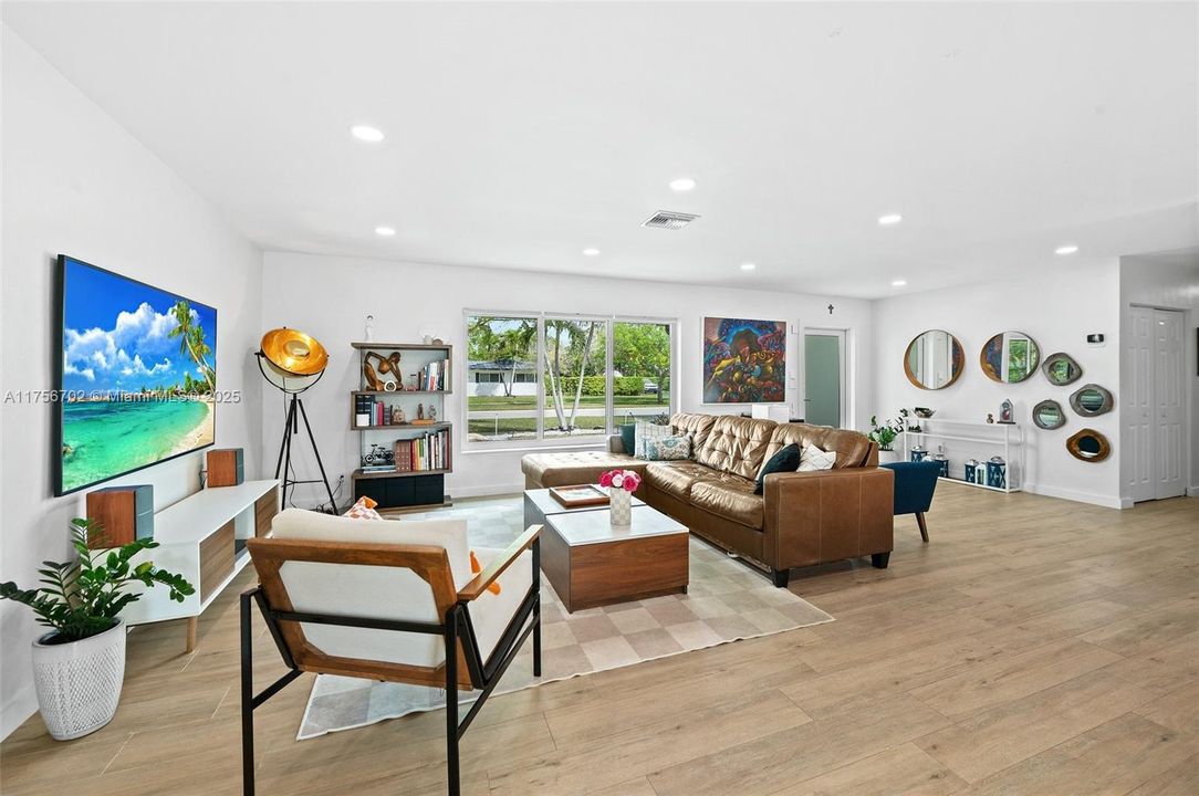 最近售出: $1,199,000 (4 贝兹, 3 浴室, 2054 平方英尺)