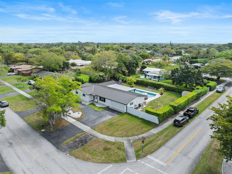 最近售出: $1,199,000 (4 贝兹, 3 浴室, 2054 平方英尺)