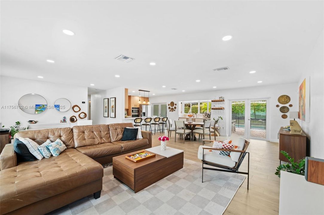 最近售出: $1,199,000 (4 贝兹, 3 浴室, 2054 平方英尺)