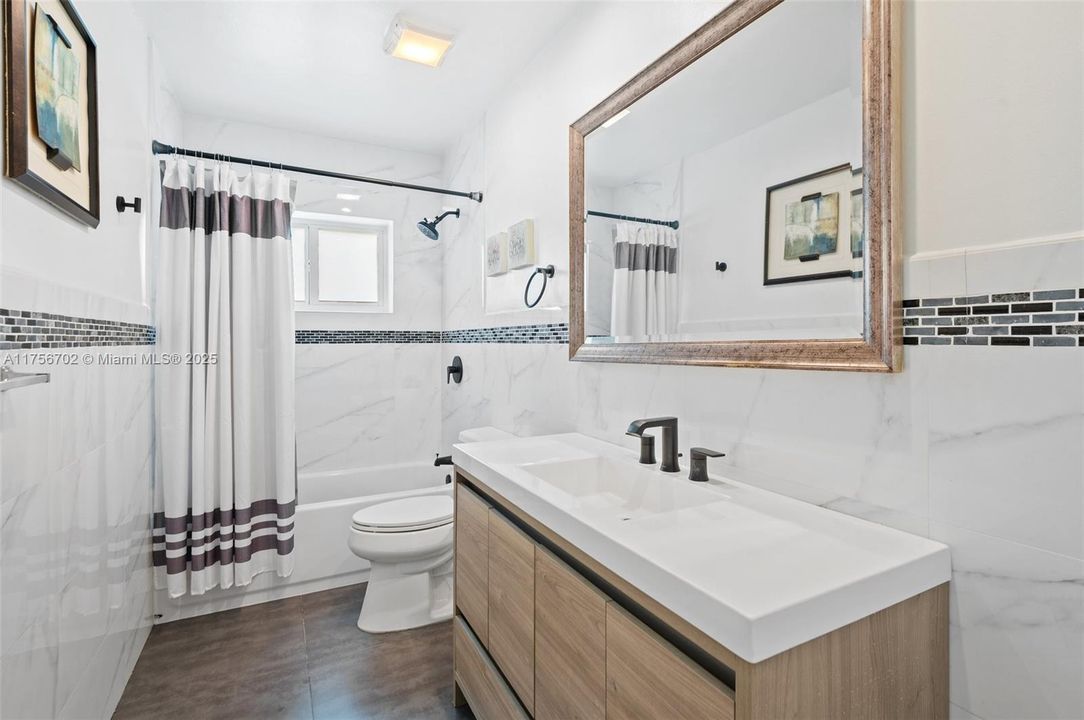 最近售出: $1,199,000 (4 贝兹, 3 浴室, 2054 平方英尺)