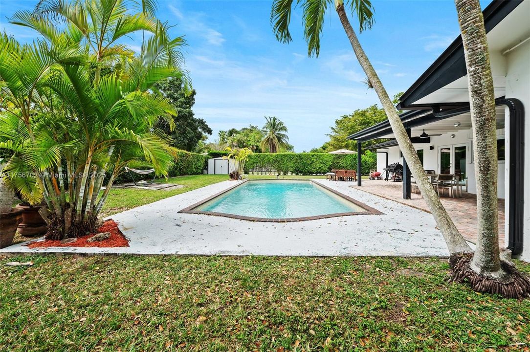 最近售出: $1,199,000 (4 贝兹, 3 浴室, 2054 平方英尺)