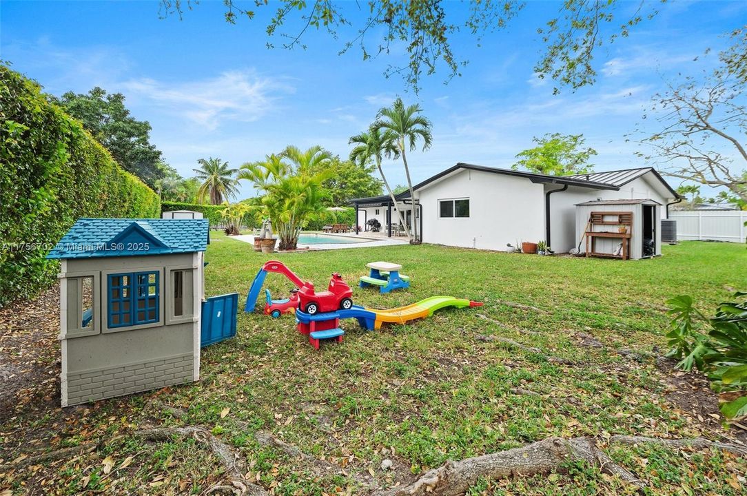 最近售出: $1,199,000 (4 贝兹, 3 浴室, 2054 平方英尺)