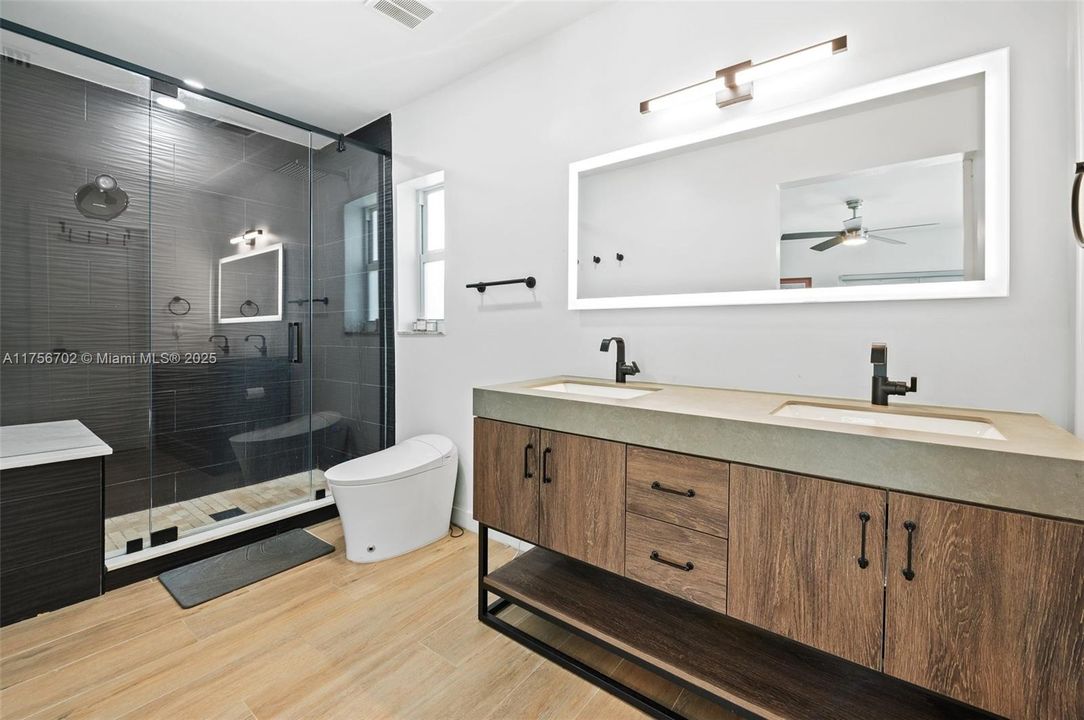 最近售出: $1,199,000 (4 贝兹, 3 浴室, 2054 平方英尺)