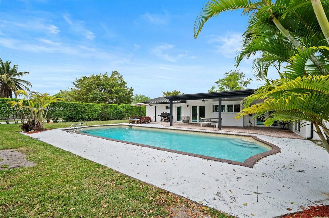 最近售出: $1,199,000 (4 贝兹, 3 浴室, 2054 平方英尺)