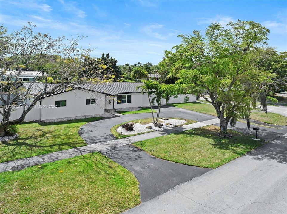 最近售出: $1,199,000 (4 贝兹, 3 浴室, 2054 平方英尺)