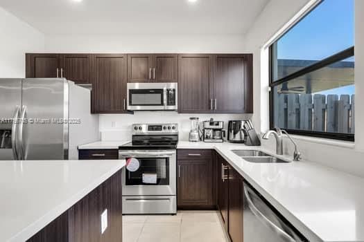 最近售出: $430,000 (3 贝兹, 3 浴室, 1328 平方英尺)