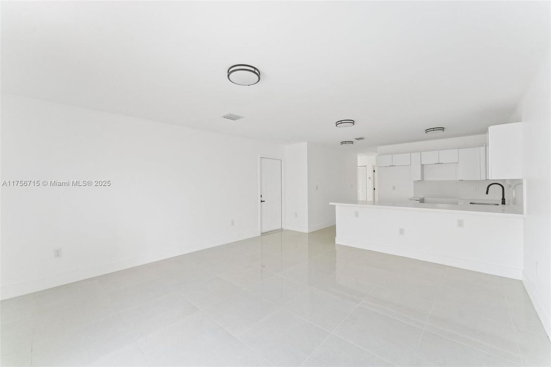 Vendido Recientemente: $499,000 (3 camas, 2 baños, 1081 Pies cuadrados)