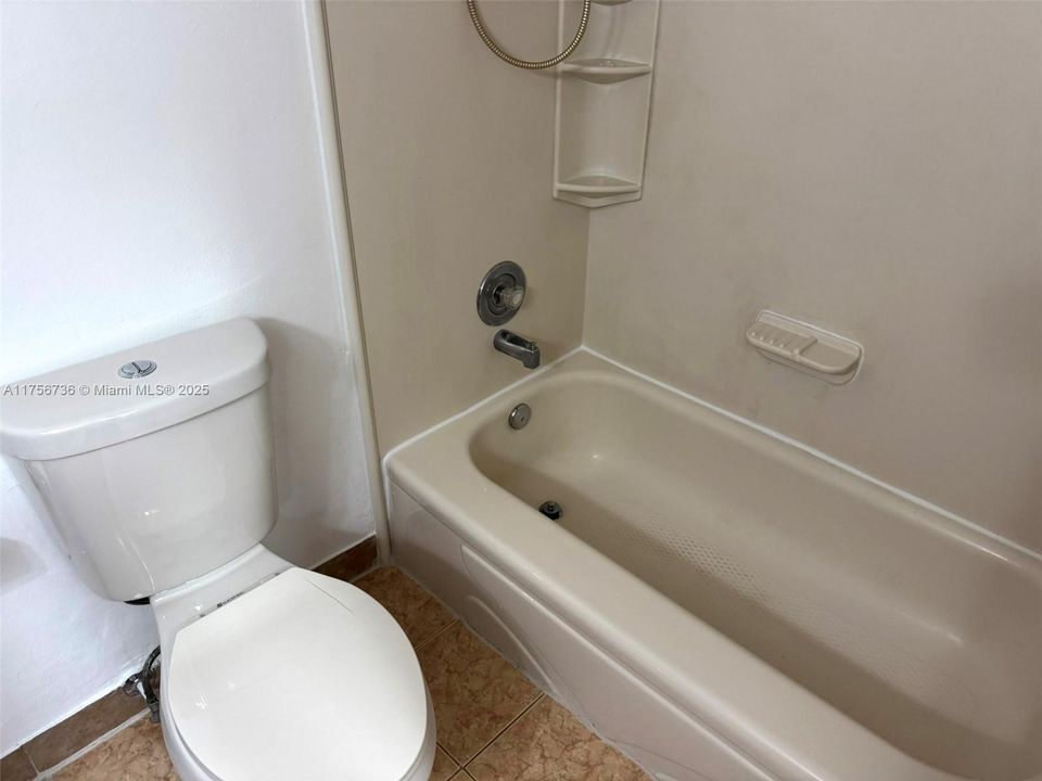 最近租的: $2,300 (2 贝兹, 1 浴室, 1018 平方英尺)