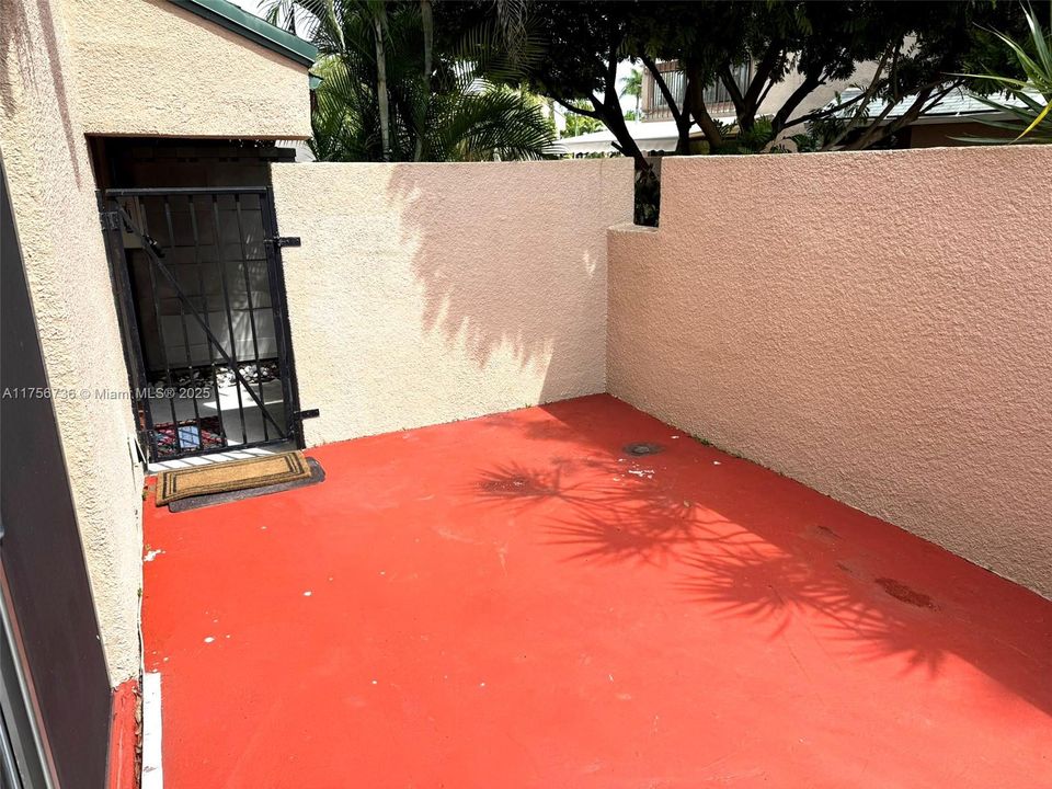 最近租的: $2,300 (2 贝兹, 1 浴室, 1018 平方英尺)