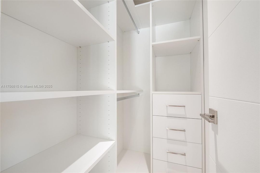 Recientemente alquilado: $13,000 (4 camas, 3 baños, 2312 Pies cuadrados)