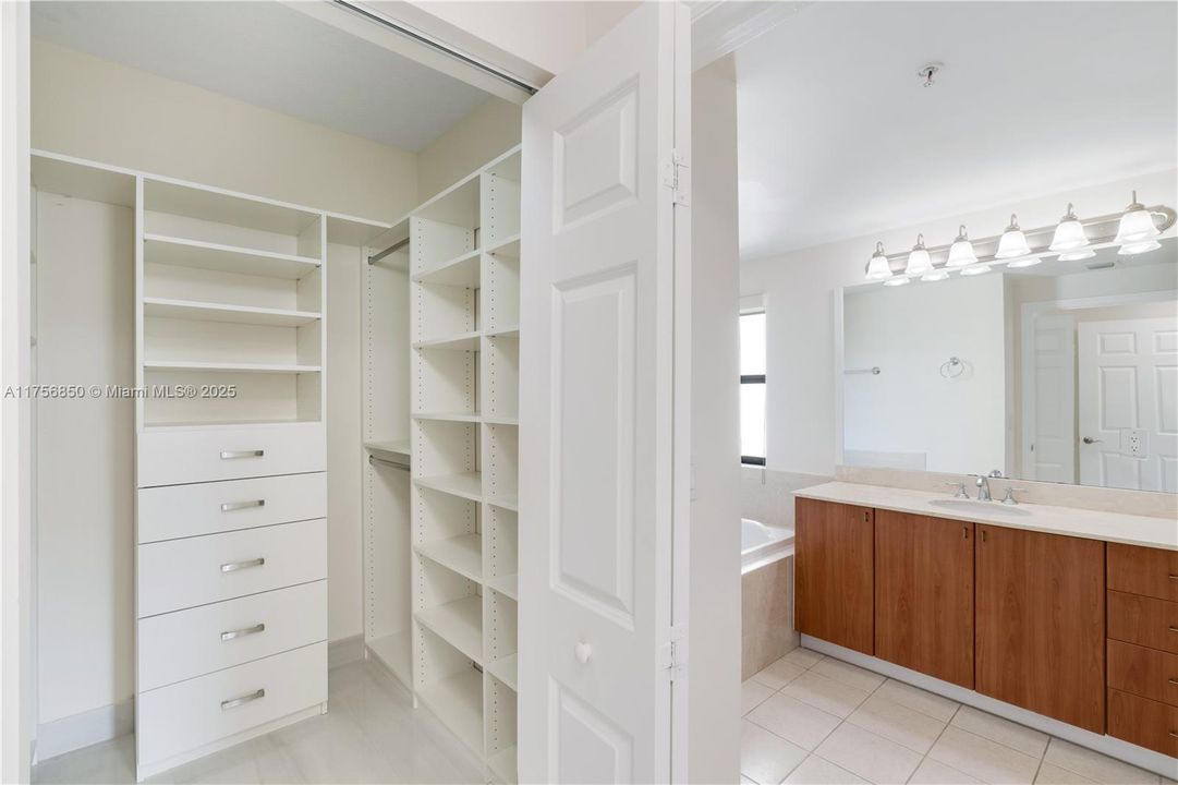 For Sale: $650,000 (3 beds, 2 baths, 1351 Square Feet)