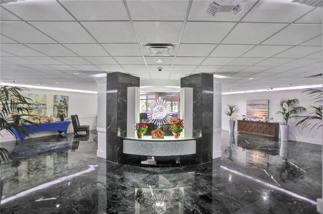 For Sale: $300,000 (1 beds, 1 baths, 600 Square Feet)