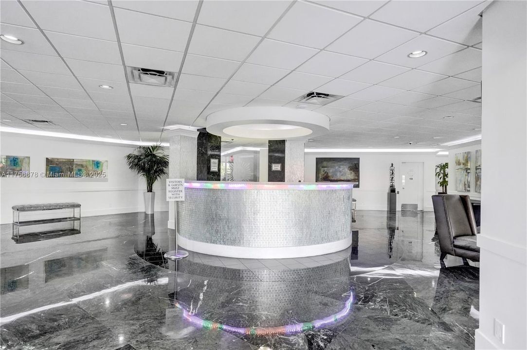 For Sale: $300,000 (1 beds, 1 baths, 600 Square Feet)