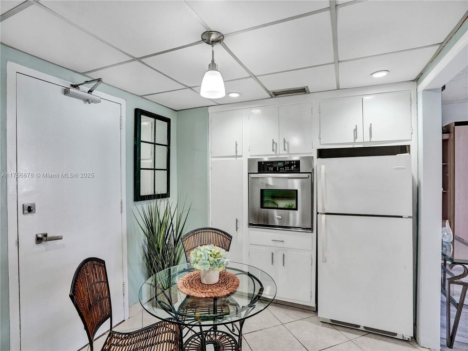 For Sale: $300,000 (1 beds, 1 baths, 600 Square Feet)
