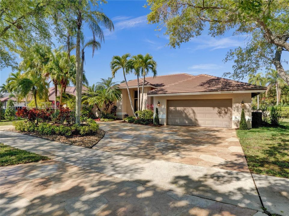 Recently Sold: $1,195,000 (5 beds, 3 baths, 2825 Square Feet)