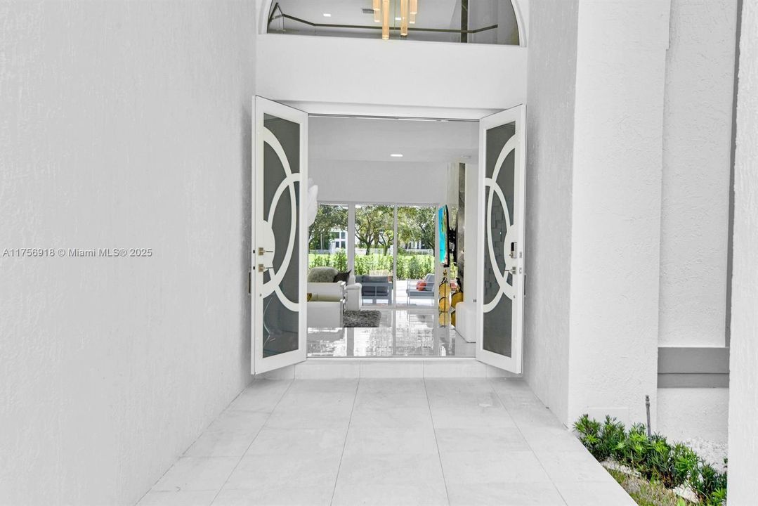 For Sale: $3,895,000 (6 beds, 6 baths, 4201 Square Feet)