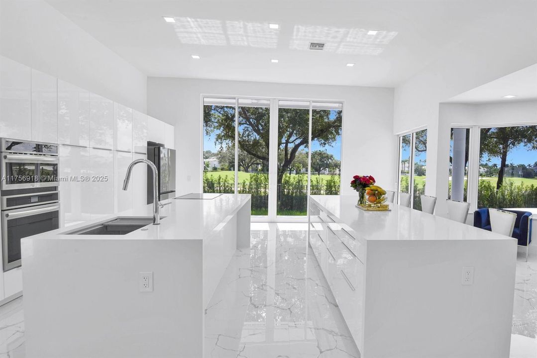 For Sale: $3,895,000 (6 beds, 6 baths, 4201 Square Feet)