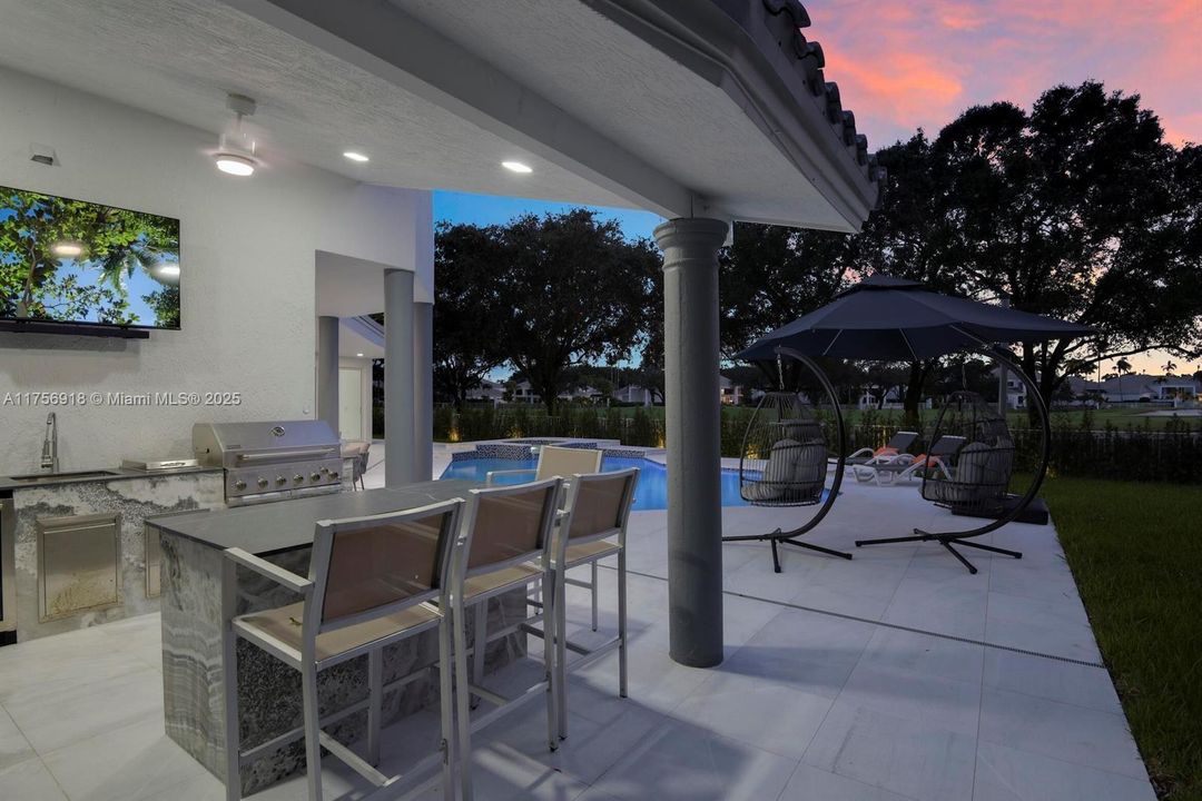 For Sale: $3,895,000 (6 beds, 6 baths, 4201 Square Feet)
