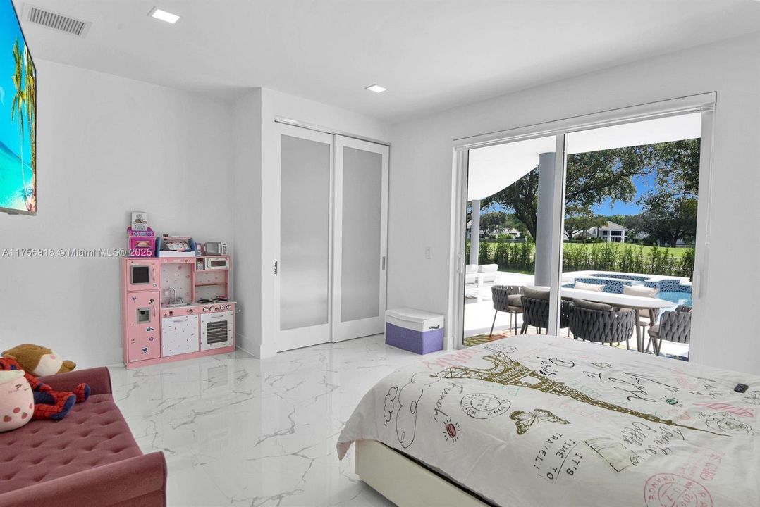 For Sale: $3,895,000 (6 beds, 6 baths, 4201 Square Feet)