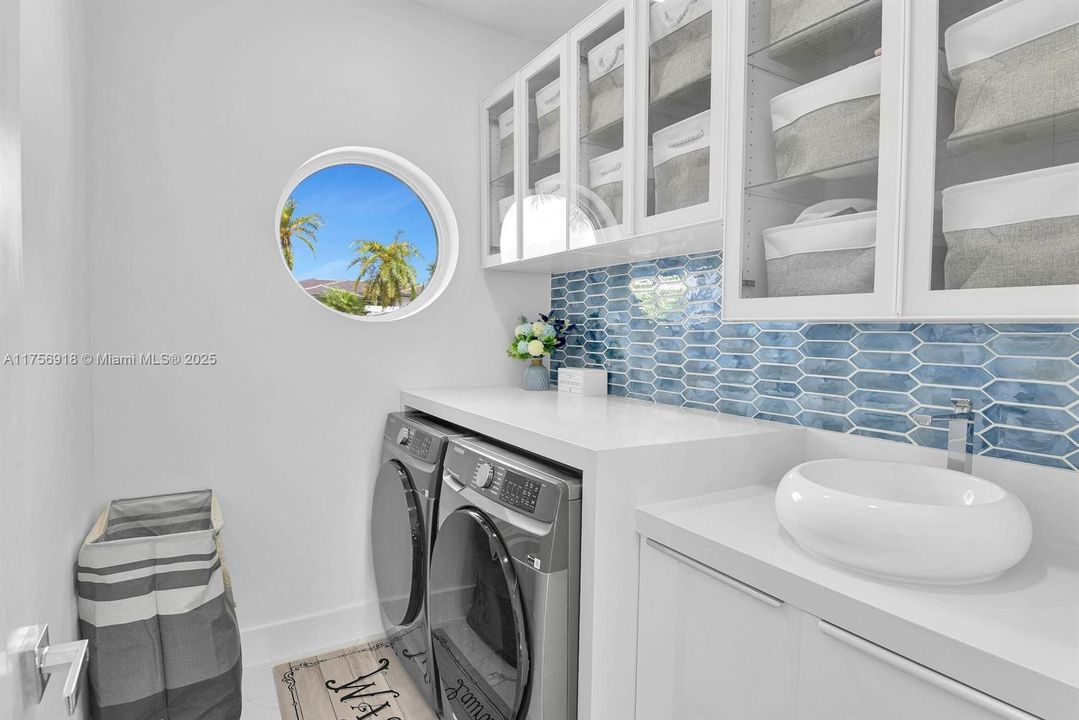 For Sale: $3,895,000 (6 beds, 6 baths, 4201 Square Feet)