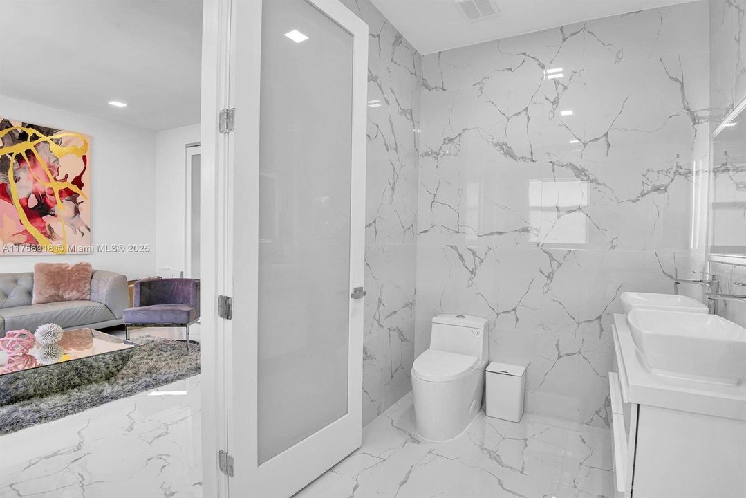 For Sale: $3,895,000 (6 beds, 6 baths, 4201 Square Feet)