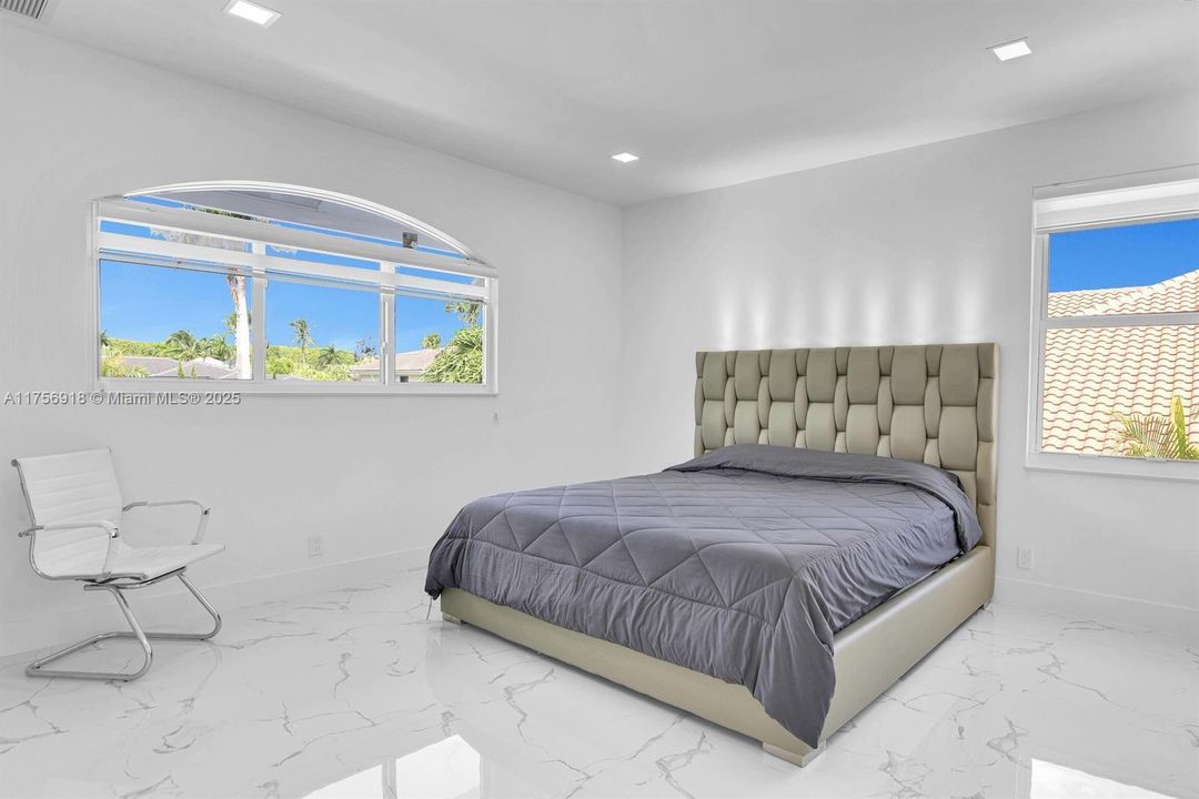 For Sale: $3,895,000 (6 beds, 6 baths, 4201 Square Feet)