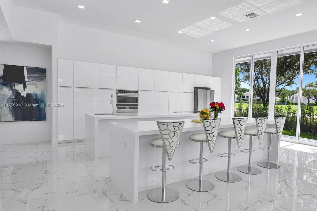 For Sale: $3,895,000 (6 beds, 6 baths, 4201 Square Feet)