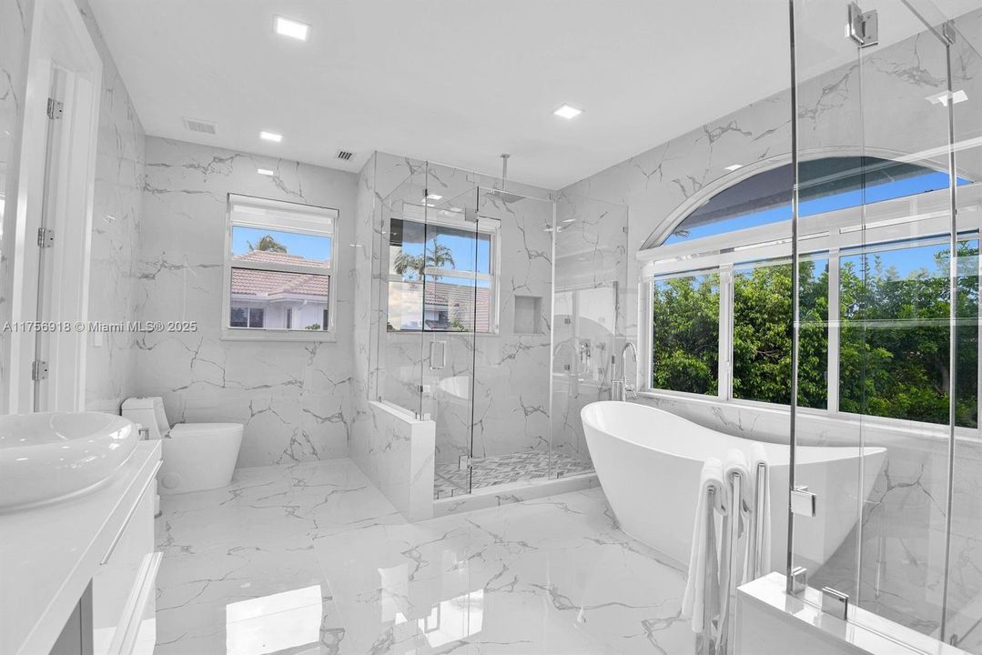For Sale: $3,895,000 (6 beds, 6 baths, 4201 Square Feet)