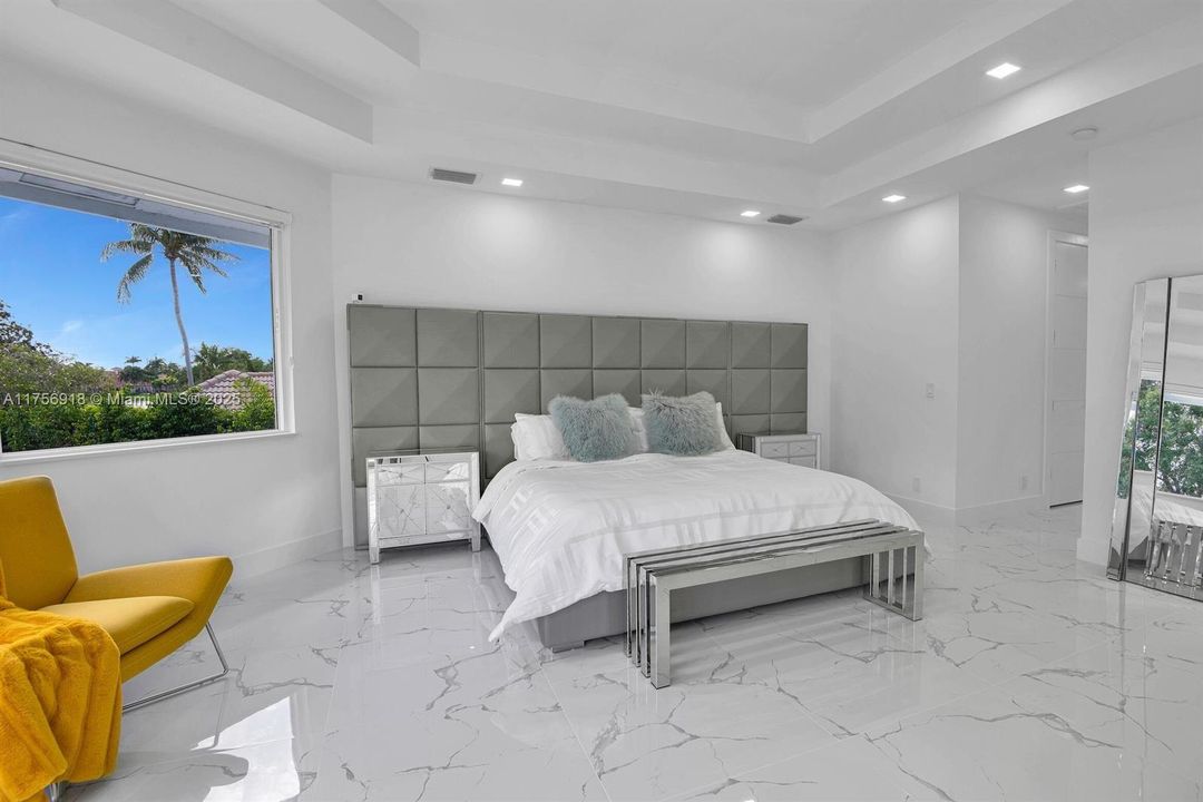 For Sale: $3,895,000 (6 beds, 6 baths, 4201 Square Feet)
