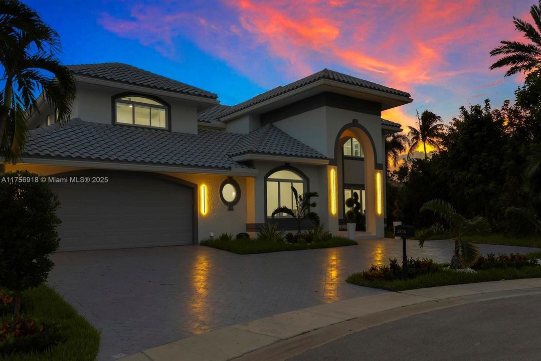 For Sale: $3,895,000 (6 beds, 6 baths, 4201 Square Feet)