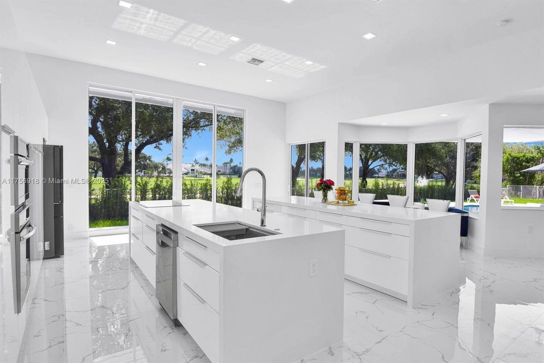 For Sale: $3,895,000 (6 beds, 6 baths, 4201 Square Feet)