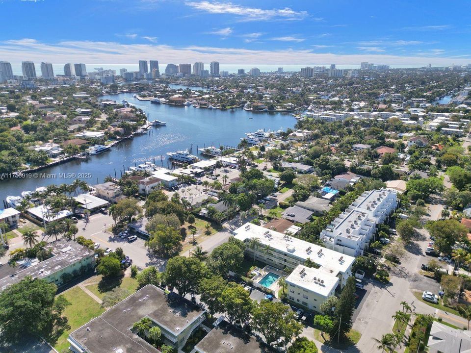 For Sale: $215,000 (2 beds, 2 baths, 800 Square Feet)