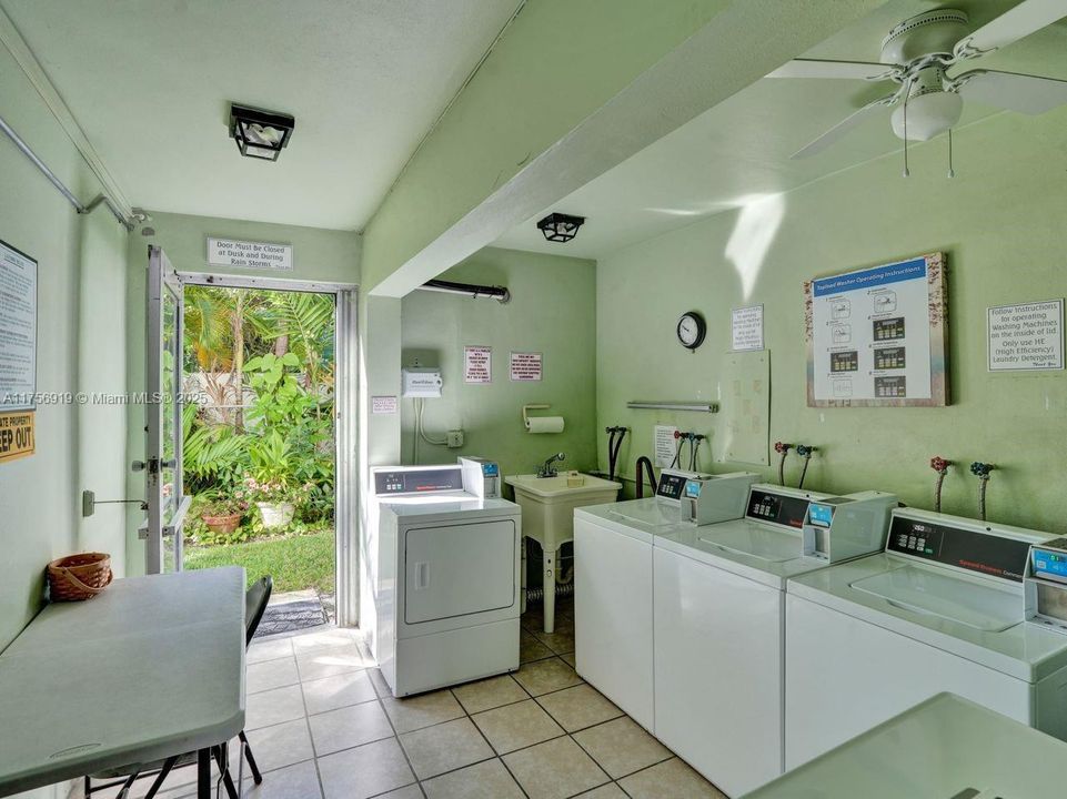 For Sale: $215,000 (2 beds, 2 baths, 800 Square Feet)