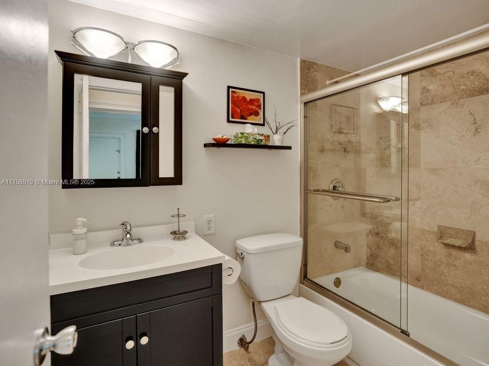 For Sale: $215,000 (2 beds, 2 baths, 800 Square Feet)