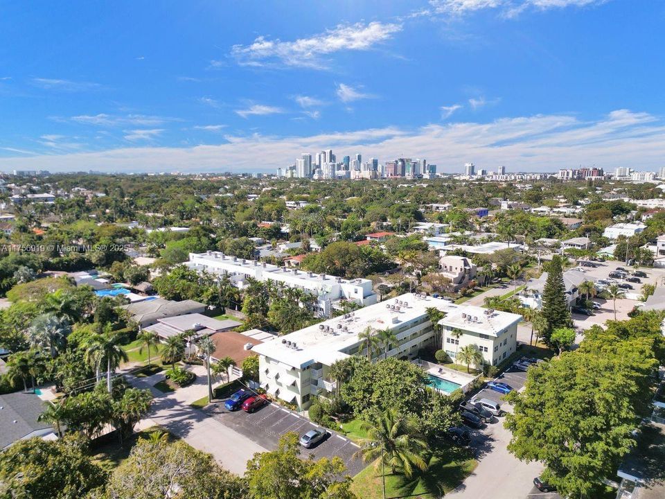 For Sale: $215,000 (2 beds, 2 baths, 800 Square Feet)