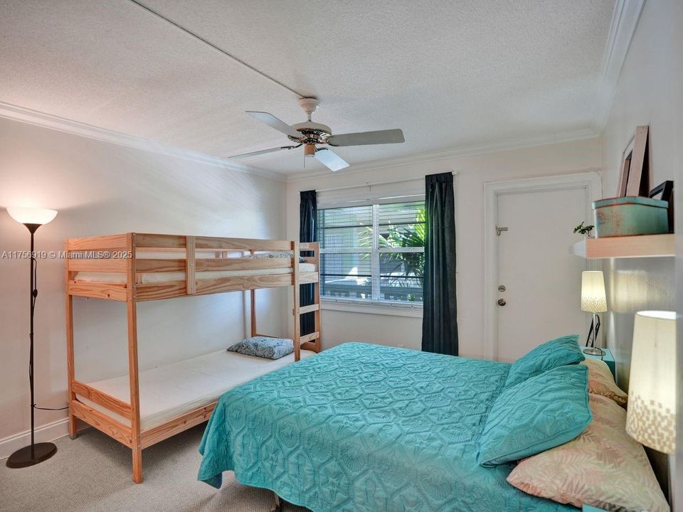 For Sale: $215,000 (2 beds, 2 baths, 800 Square Feet)