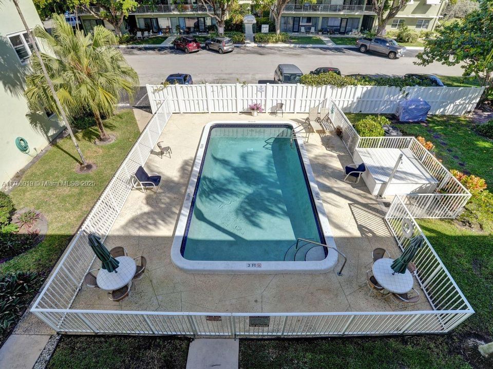 For Sale: $215,000 (2 beds, 2 baths, 800 Square Feet)