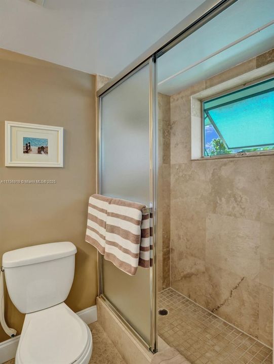 For Sale: $215,000 (2 beds, 2 baths, 800 Square Feet)