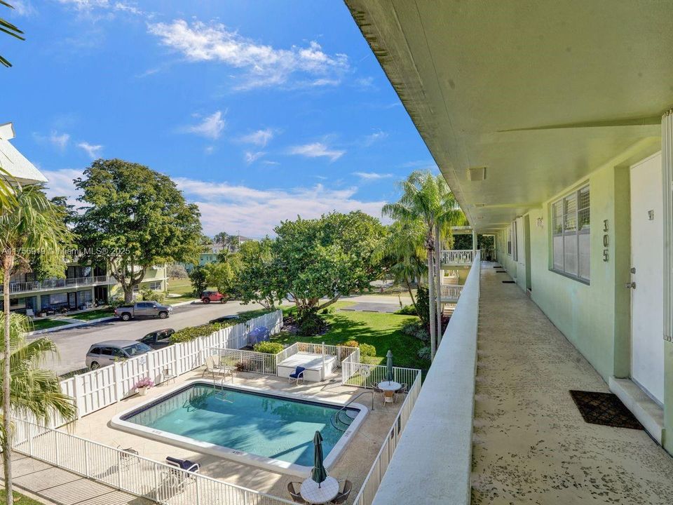 For Sale: $215,000 (2 beds, 2 baths, 800 Square Feet)