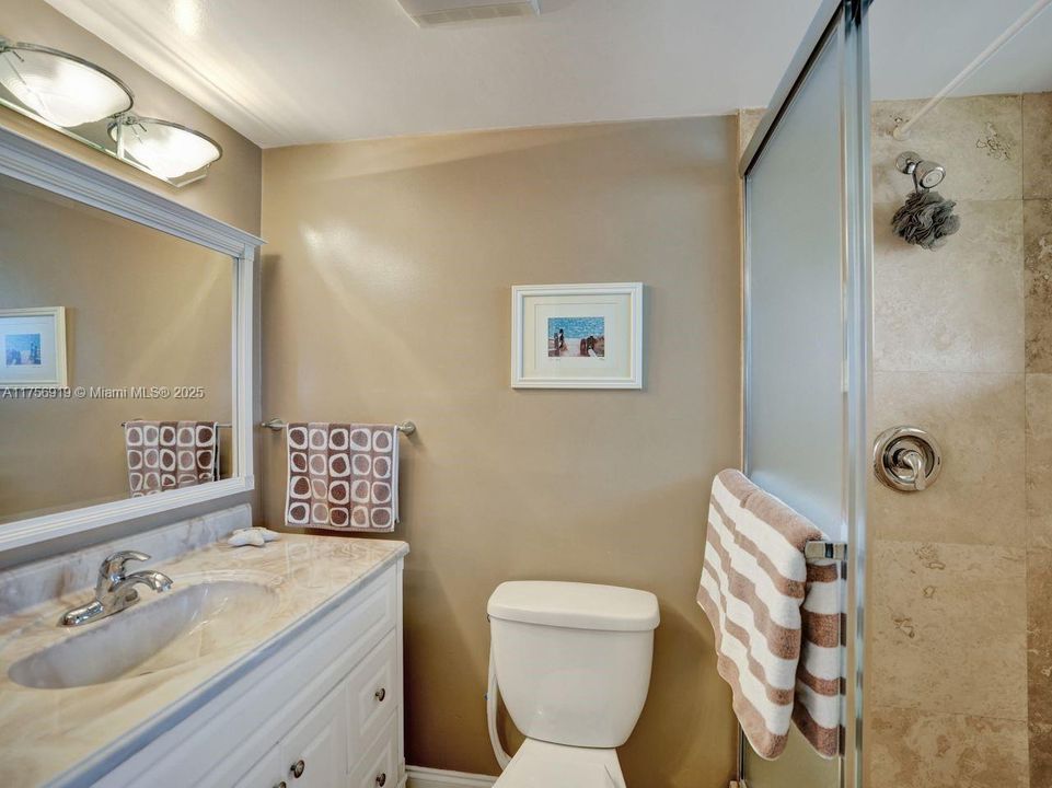 For Sale: $215,000 (2 beds, 2 baths, 800 Square Feet)