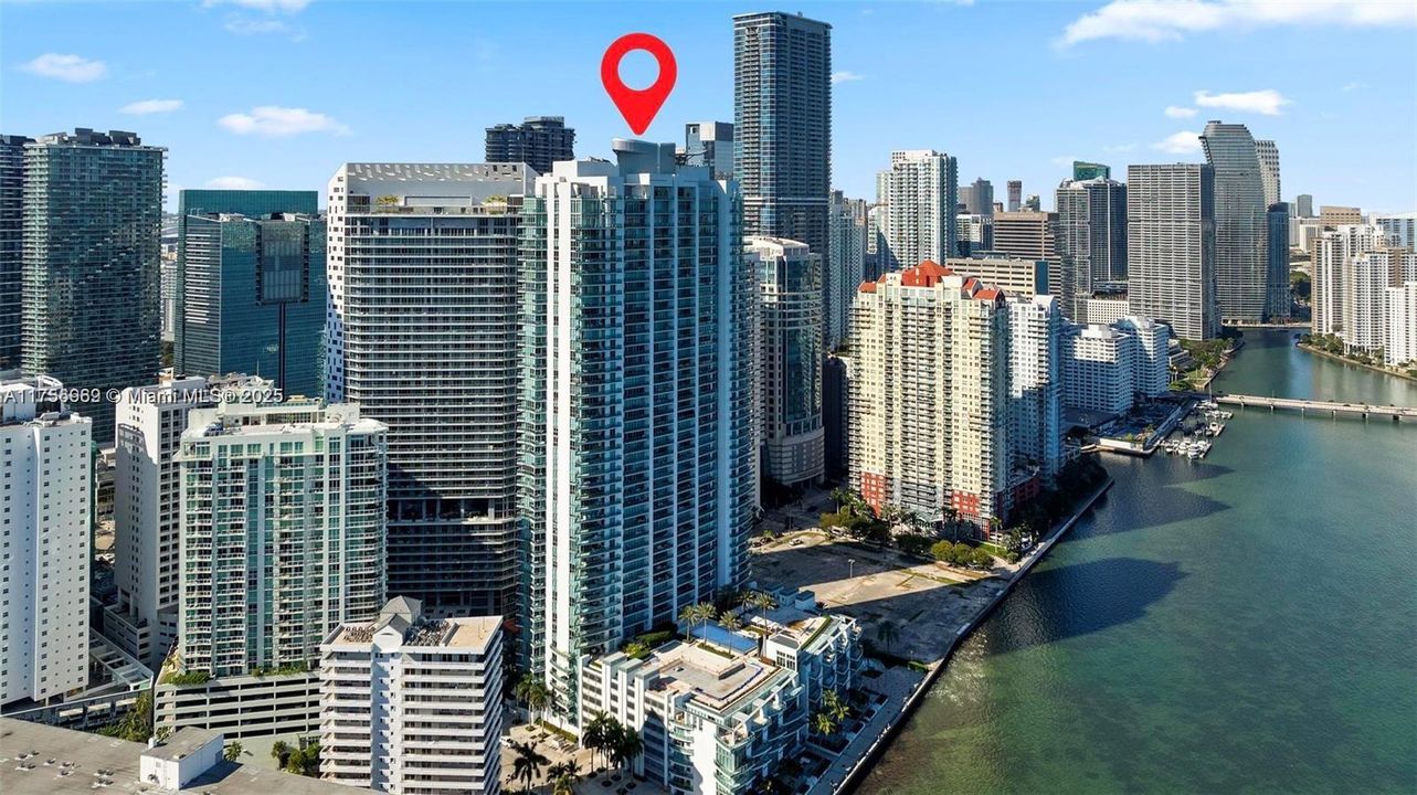 合同活跃: $4,350,000 (4 贝兹, 4 浴室, 3415 平方英尺)