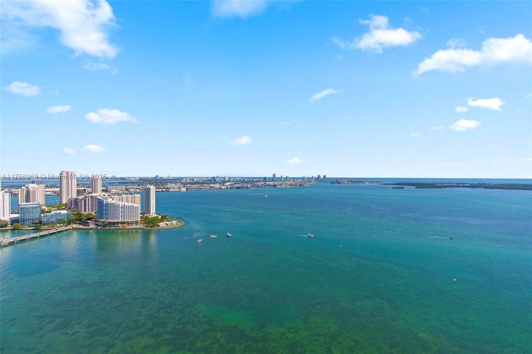 合同活跃: $4,350,000 (4 贝兹, 4 浴室, 3415 平方英尺)